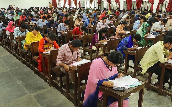 ঢাবি ভর্তি পরীক্ষায় আবেদন আর ৪ দিন।। ২ লাখের বেশি আবেদন জমা